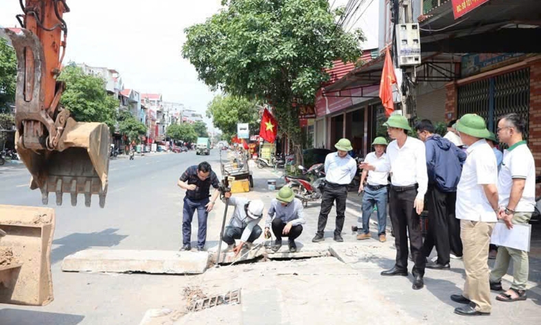  Xã Lục Nam tập trung khắc phục tình trạng ngập úng cục bộ tại khu vực chợ Sàn